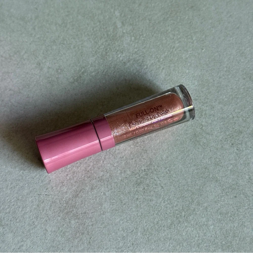 Buxom Full-On Plumping Lip Polish Gloss in Sarina – Shimmering Nude Rose